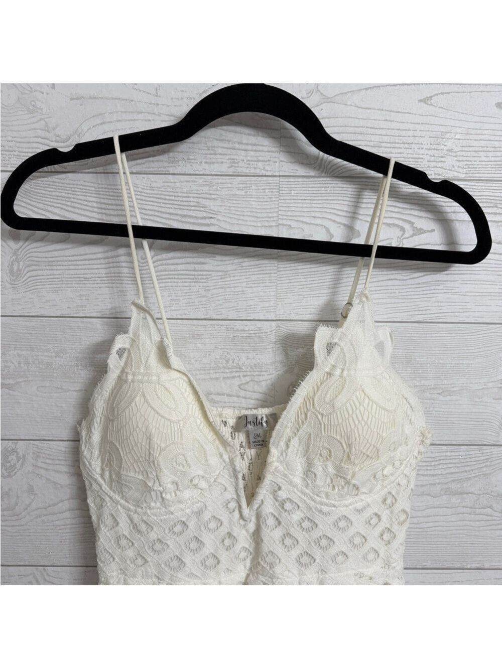Justify Women’s White Lace & Chiffon Midi Dress. Size M - Picture 3 of 7